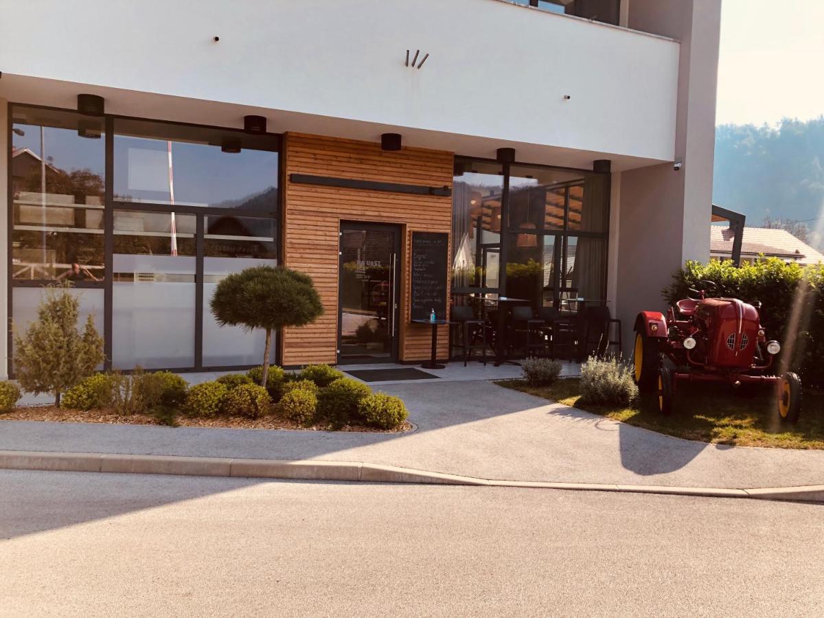 Hotel Na Vasi Restavracija In Prenocisca Škofja Loka Exterior foto