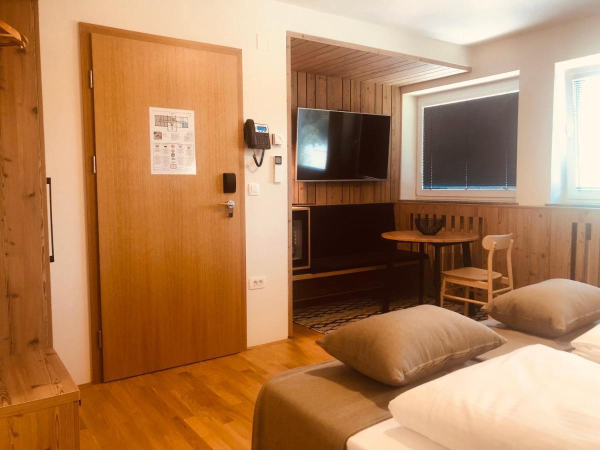 Hotel Na Vasi Restavracija In Prenocisca Škofja Loka Exterior foto