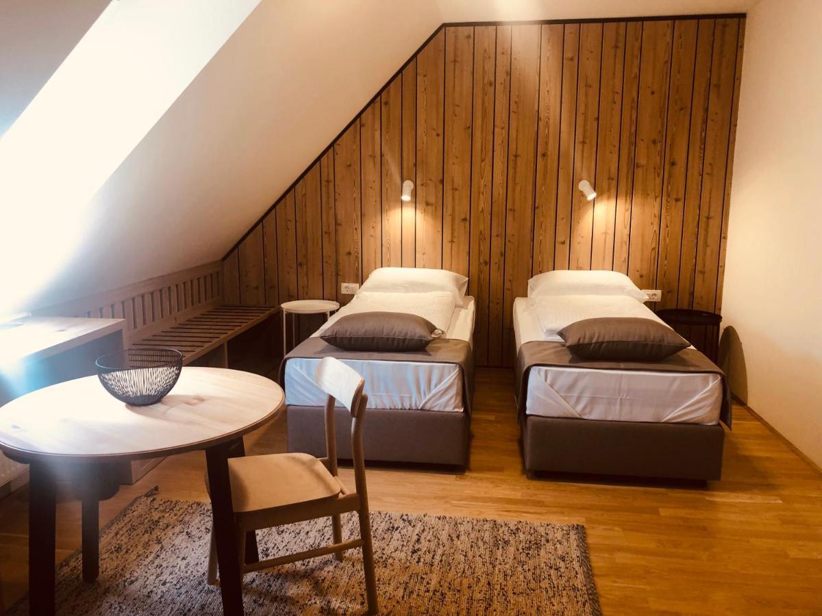 Hotel Na Vasi Restavracija In Prenocisca Škofja Loka Exterior foto