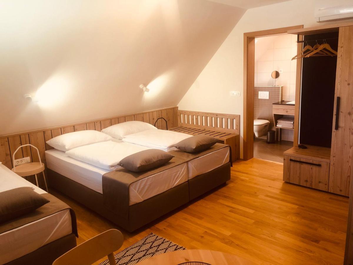 Hotel Na Vasi Restavracija In Prenocisca Škofja Loka Exterior foto