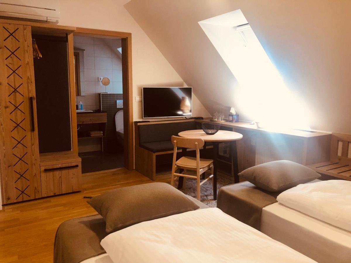 Hotel Na Vasi Restavracija In Prenocisca Škofja Loka Exterior foto