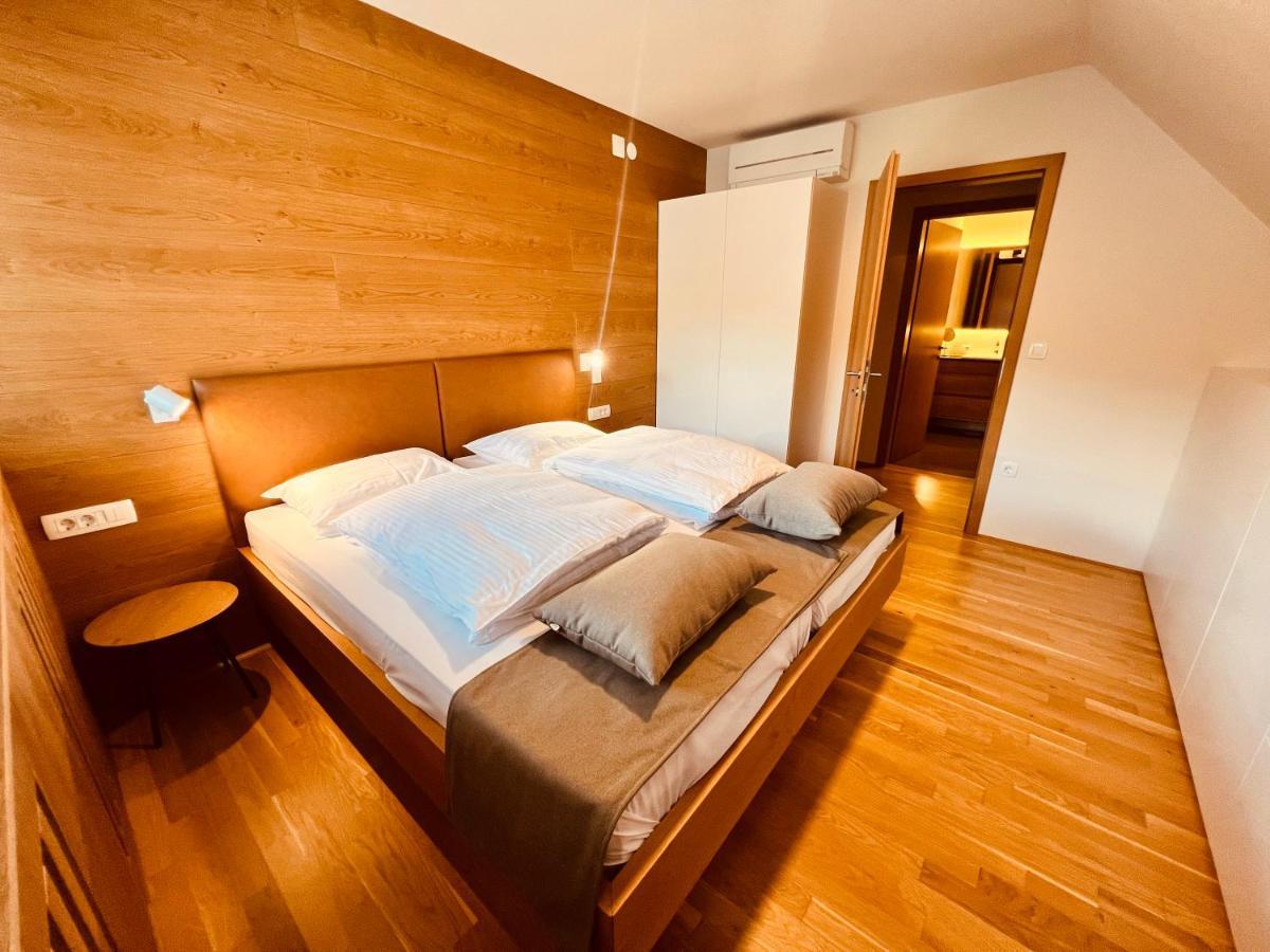 Hotel Na Vasi Restavracija In Prenocisca Škofja Loka Exterior foto