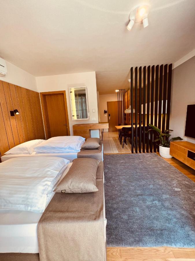 Hotel Na Vasi Restavracija In Prenocisca Škofja Loka Exterior foto